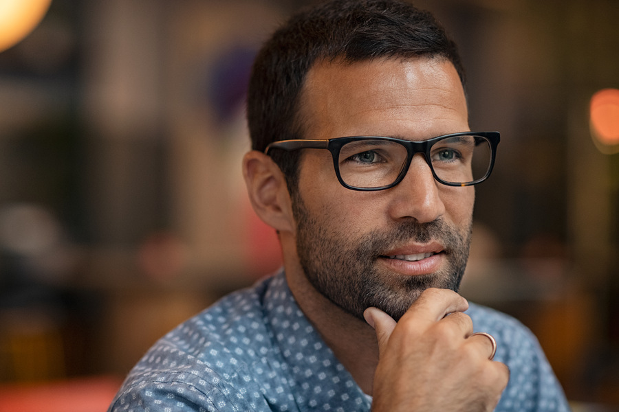 Image d'un employeur se demandant sur les obligations envers un employé qui travaille à domicile