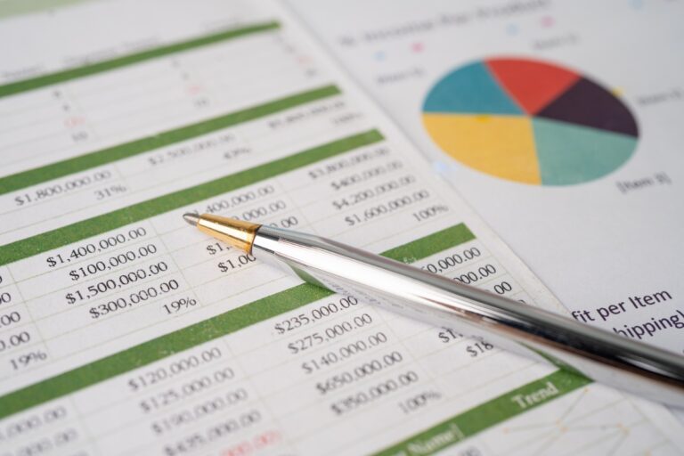 Un bilan comptable sur un papier