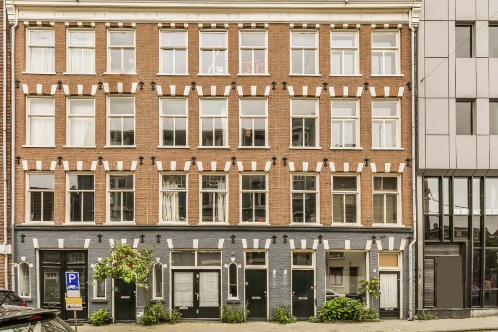 Un grand bâtiment en location à Lille