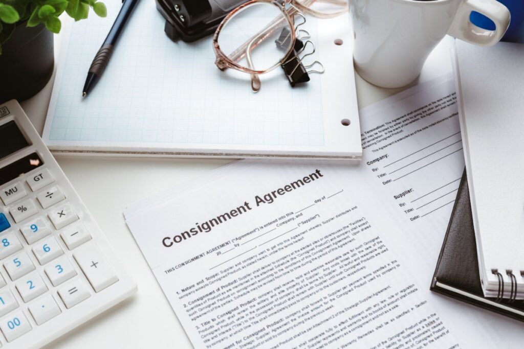 Des documents administratifs déposés sur la table